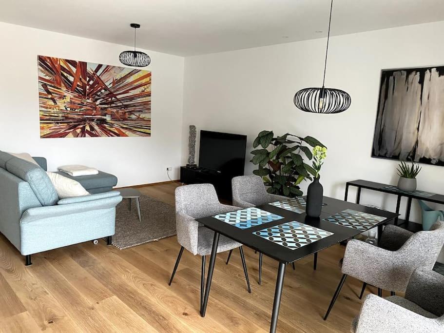Modernes City-Appartement Нойштадт-ан-дер-Вайнштрасе Екстер'єр фото